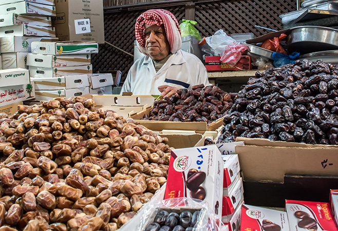 A street vendor stall in Souk Mubarakiya
